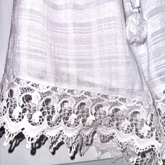 BB DAKOTA  boutique white gauze off shoulder romper women’s size medium - Picture 8 of 17